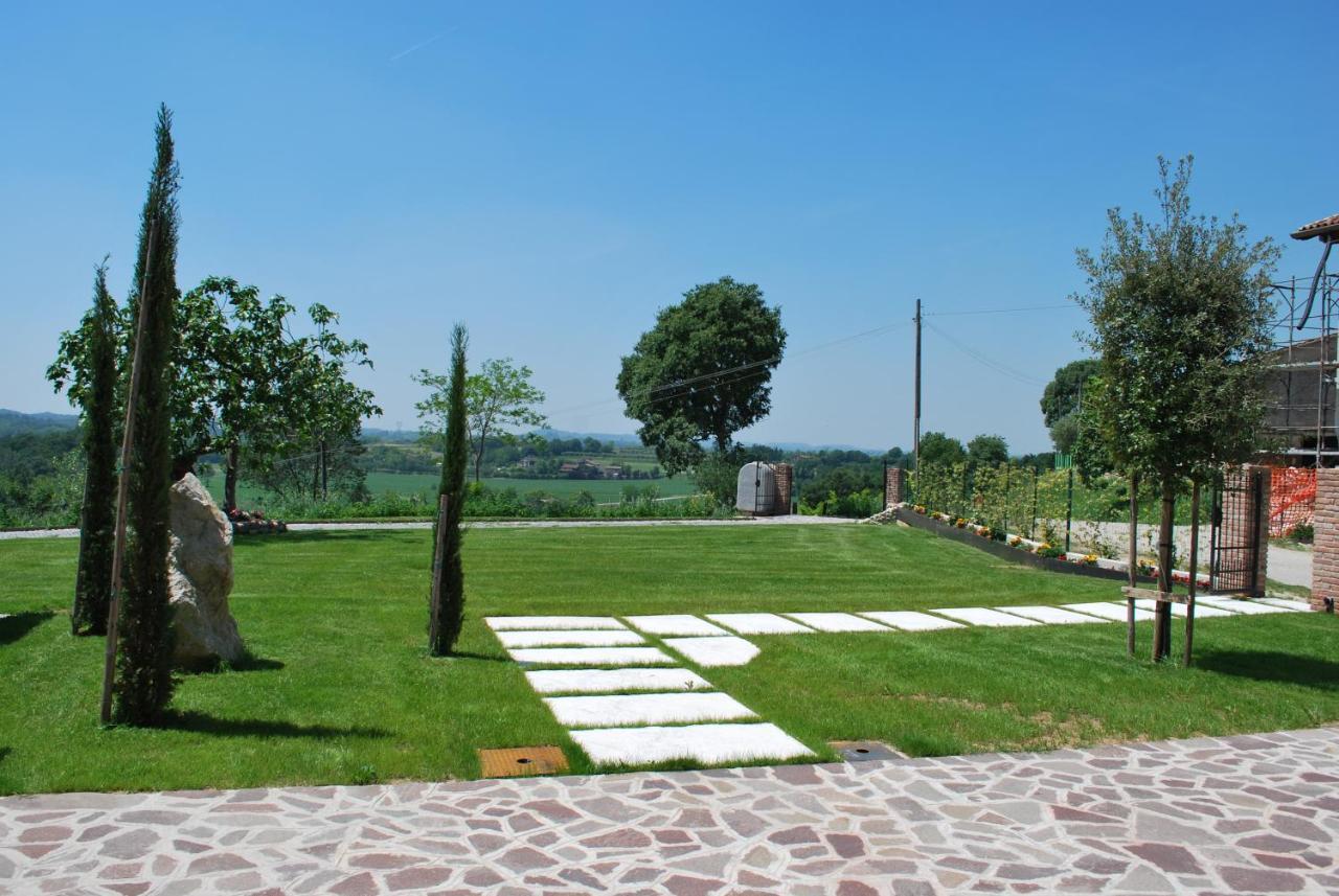 Antico Stemma Corte Meneghella Monzambano Bagian luar foto